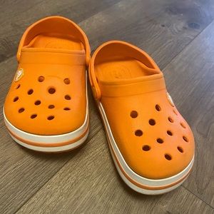 Child’s croc clog size 9